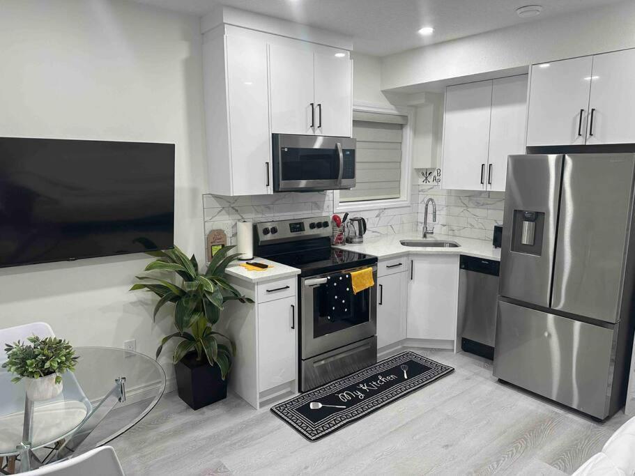 Award Winning Boho Paradise Sunlit Modern Suite YYC Kültér fotó
